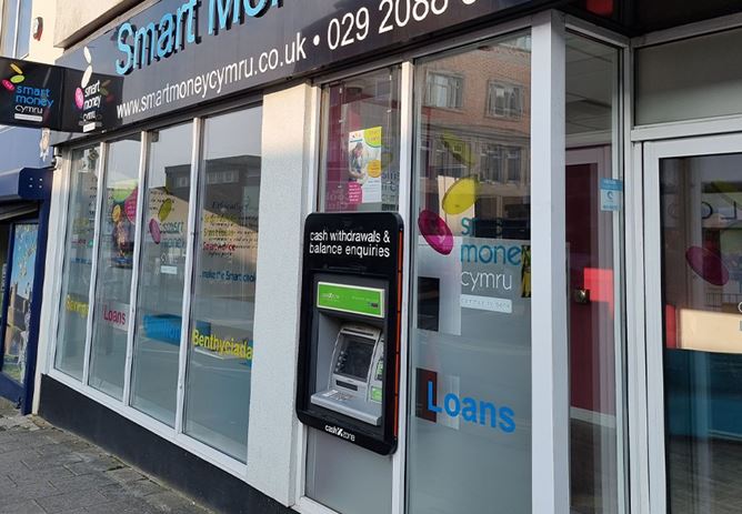 Mark White Prif Swyddog Gweithredol Banc Cymunedol Smart Money Cymru yn esbonio pam fod cynilo gyda'r sefydliad yn ddiogel ac yn werth ei wneud